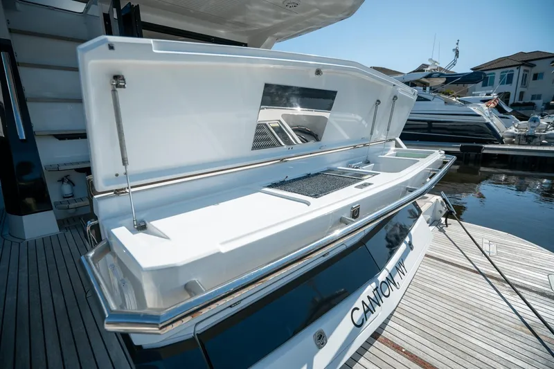 Tin Lizzie Yacht Photos Pics 