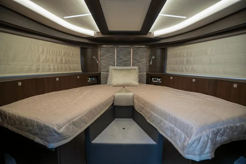 Tin Lizzie Yacht Photos Pics 