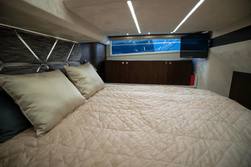 Tin Lizzie Yacht Photos Pics 