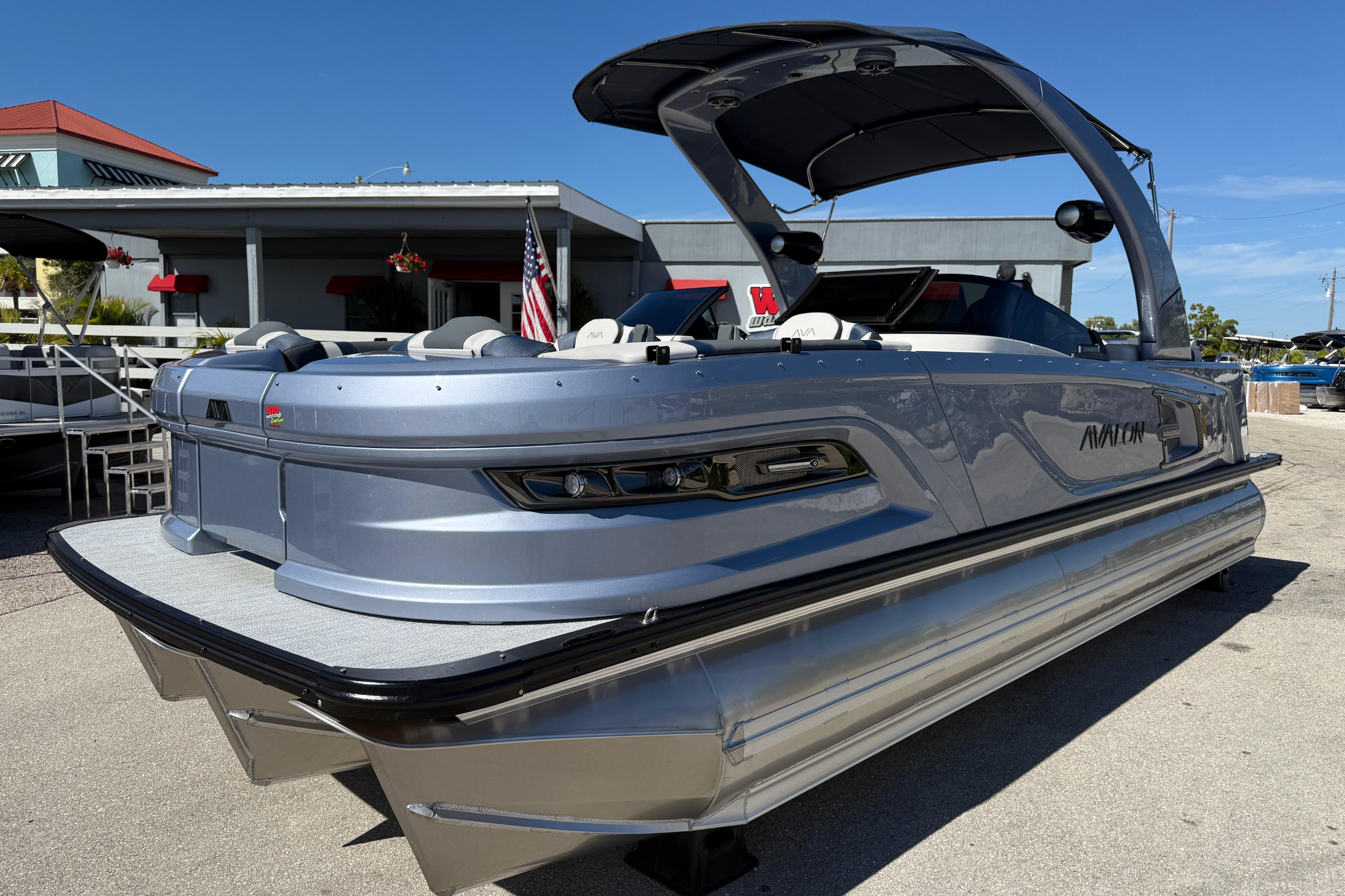 Avalon 2585 Excalibur Windshield Quad Lounger Shift, Tri toon, Mercury 400hp V-10