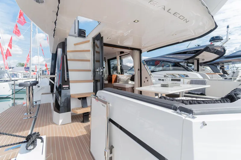 Allouise Yacht Photos Pics Luxurious 2022 Galeon 460 Fly yacht with spacious deck and modern interior design.