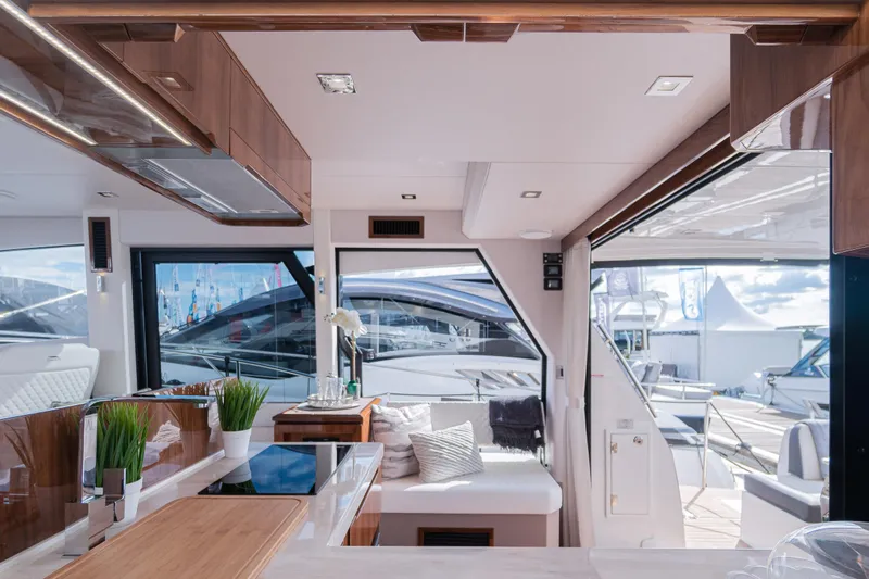 Allouise Yacht Photos Pics Interior of 2022 Galeon 460 Fly yacht, featuring modern design and luxurious seating.