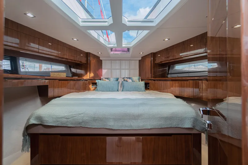 Allouise Yacht Photos Pics Luxurious bedroom interior of 2022 Galeon 460 Fly yacht with skylight and wooden finishes.