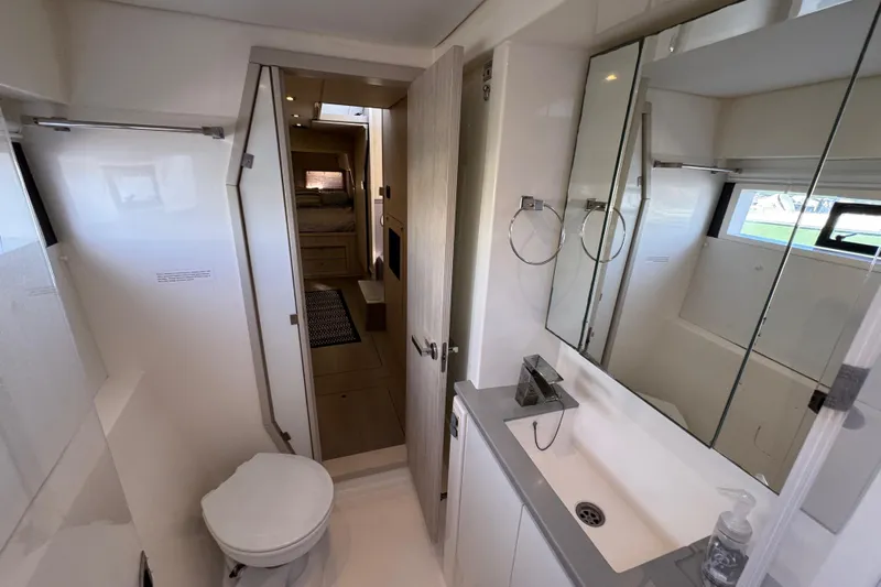 Daylight Yacht Photos Pics Modern bathroom interior on a 2018 Leopard 40 yacht, featuring sleek fixtures and ample lighting.