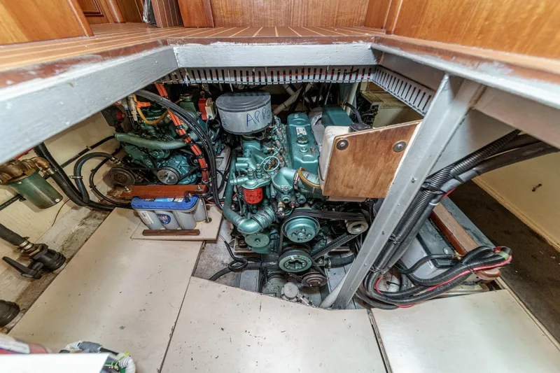 Aesclepius Yacht Photos Pics Engine room access #1