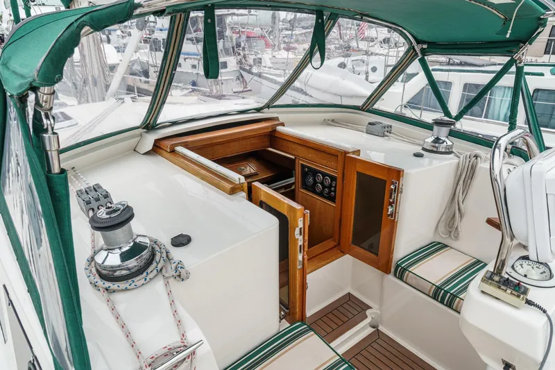 Aesclepius Yacht Photos Pics Cockpit