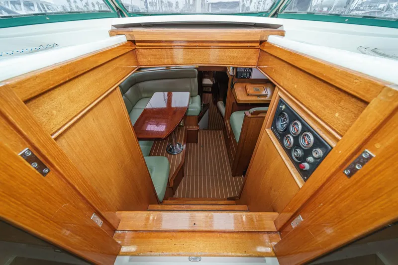 Aesclepius Yacht Photos Pics Cabin entry