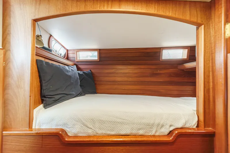 Aesclepius Yacht Photos Pics Third stateroom / Crew