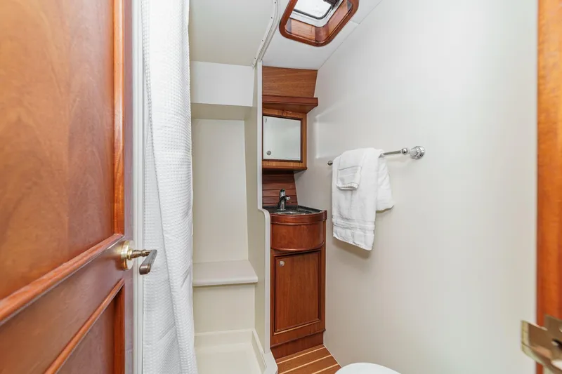 Aesclepius Yacht Photos Pics Forward head