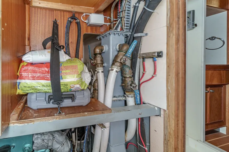 Aesclepius Yacht Photos Pics Engine room