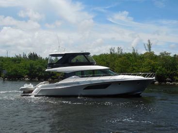 2017 53' Tiara Yachts-F53 Flybridge Dania Beach, FL, US