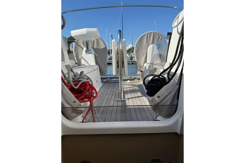 Kaifu Yacht Photos Pics Beneteau Oceanis 30.1 sailboat deck with ropes and seating, 2020 model.