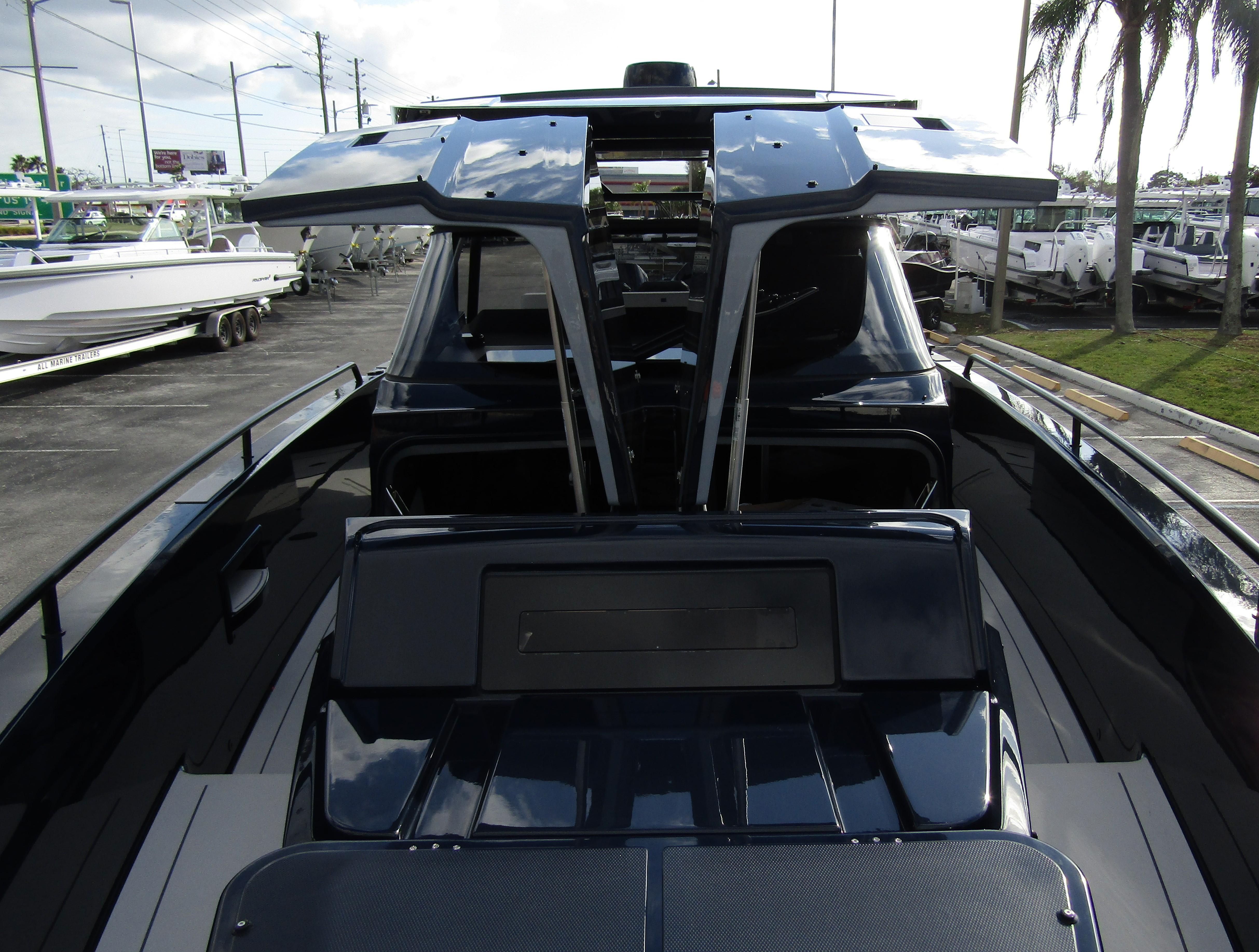 2024 BRABUS Shadow 900 ST luxury boat with sleek design and open deck.