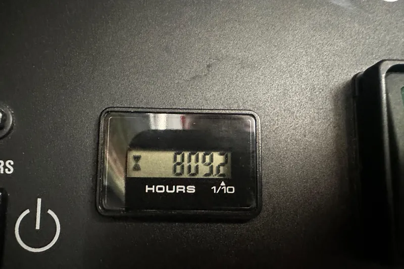  Yacht Photos Pics Digital hour meter displaying 809.2 hours on a 2009 Meridian 441 Sedan.