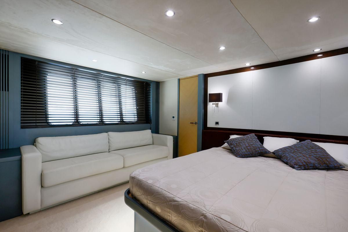 2010 Princess 85 
