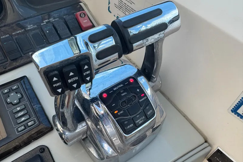  Yacht Photos Pics Throttle controls on a 2010 Sea Ray 390 Sundancer boat dashboard.