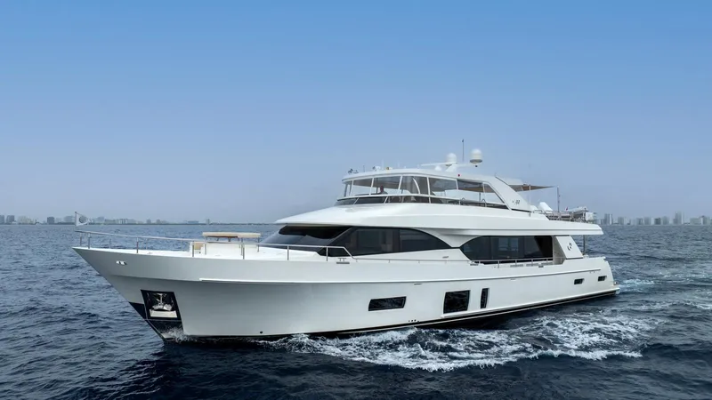 Iridescence Yacht Photos Pics Luxury Ocean Alexander 100 MY yacht cruising on open water, 2020 model.