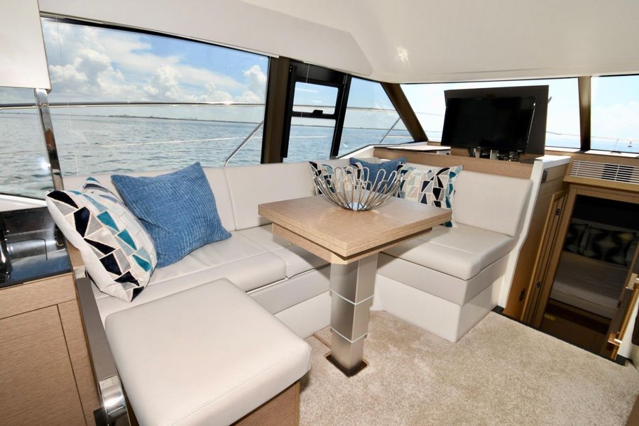 2020 Prestige 420 Flybridge