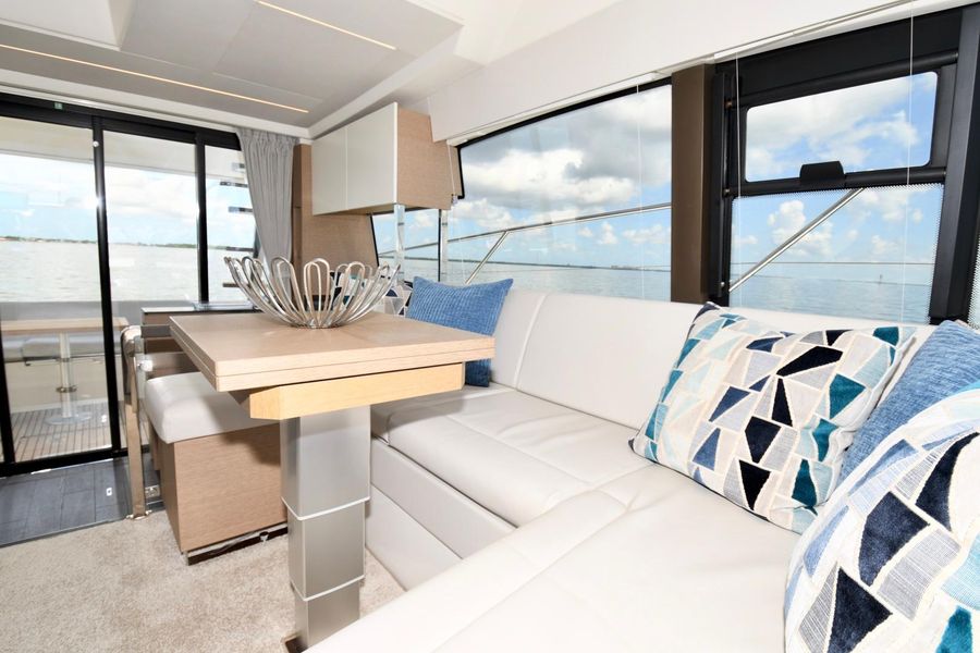 2020 Prestige 420 Flybridge