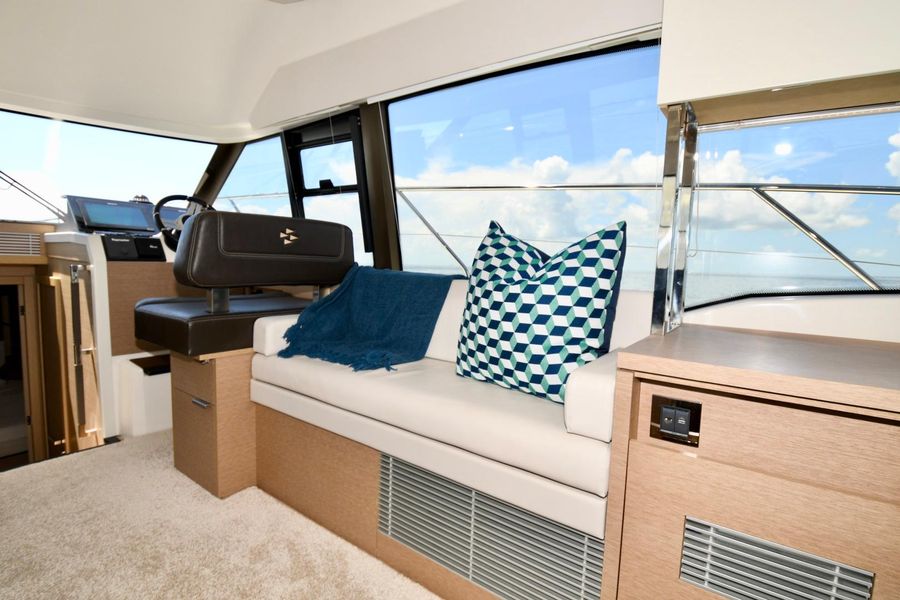 2020 Prestige 420 Flybridge