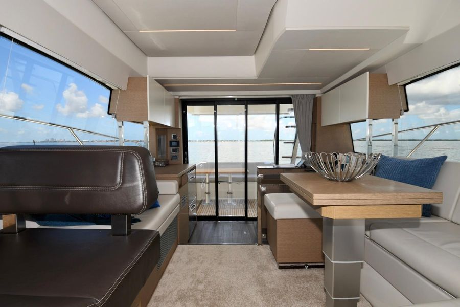 2020 Prestige 420 Flybridge