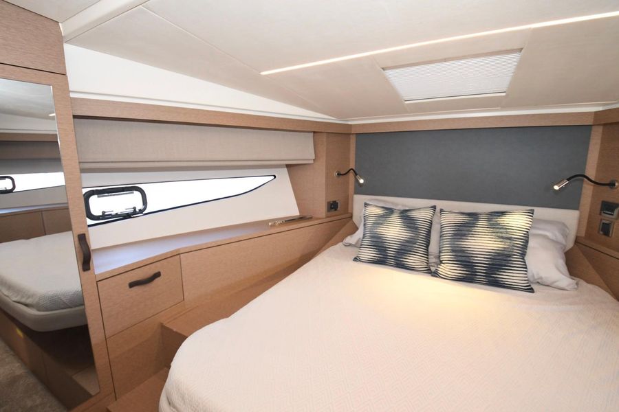 2020 Prestige 420 Flybridge