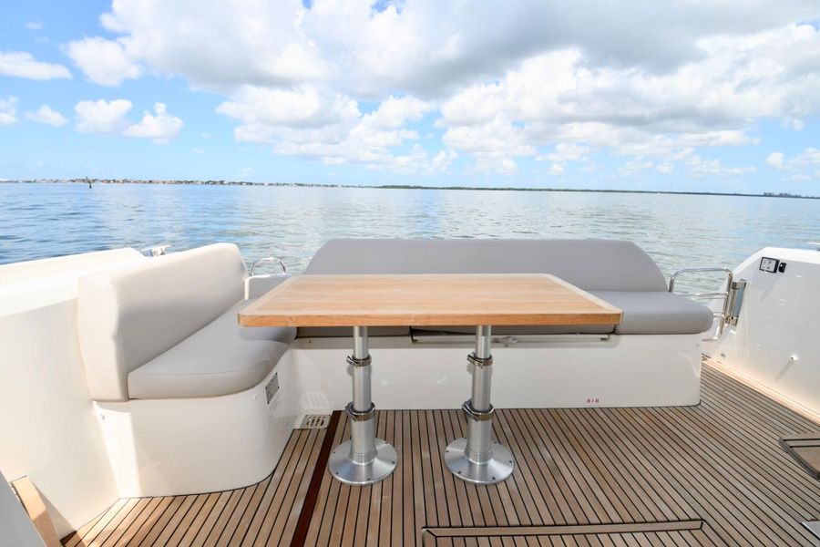 2020 Prestige 420 Flybridge