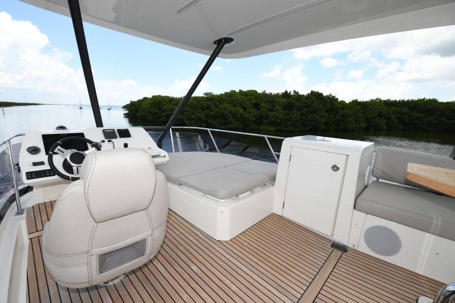2020 Prestige 420 Flybridge