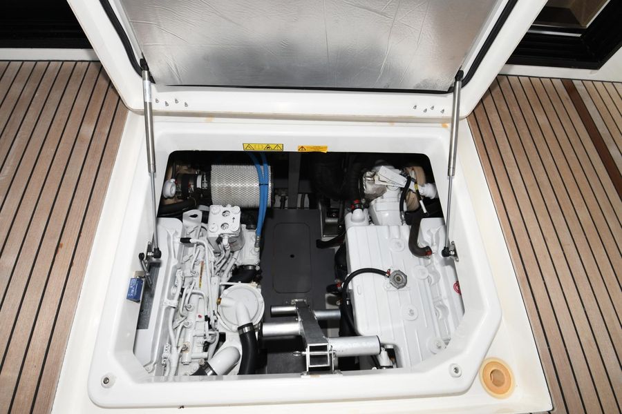 2020 Prestige 420 Flybridge
