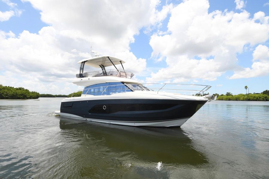 2020 Prestige 420 Flybridge