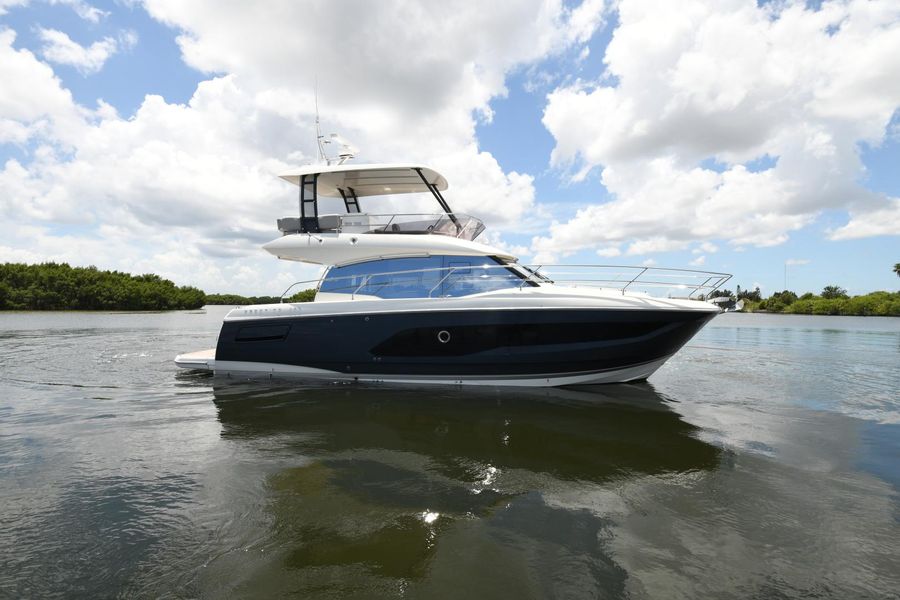2020 Prestige 420 Flybridge