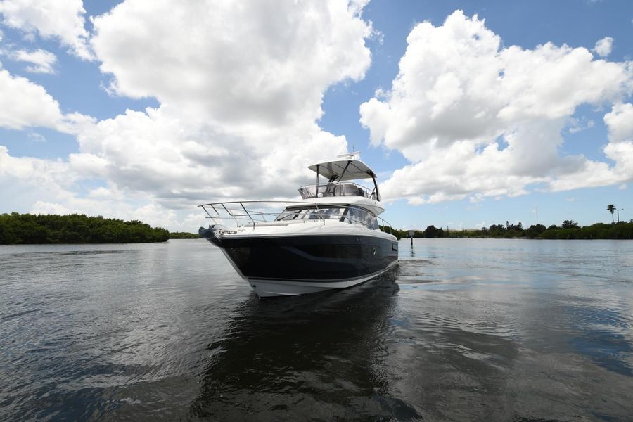 2020 Prestige 420 Flybridge
