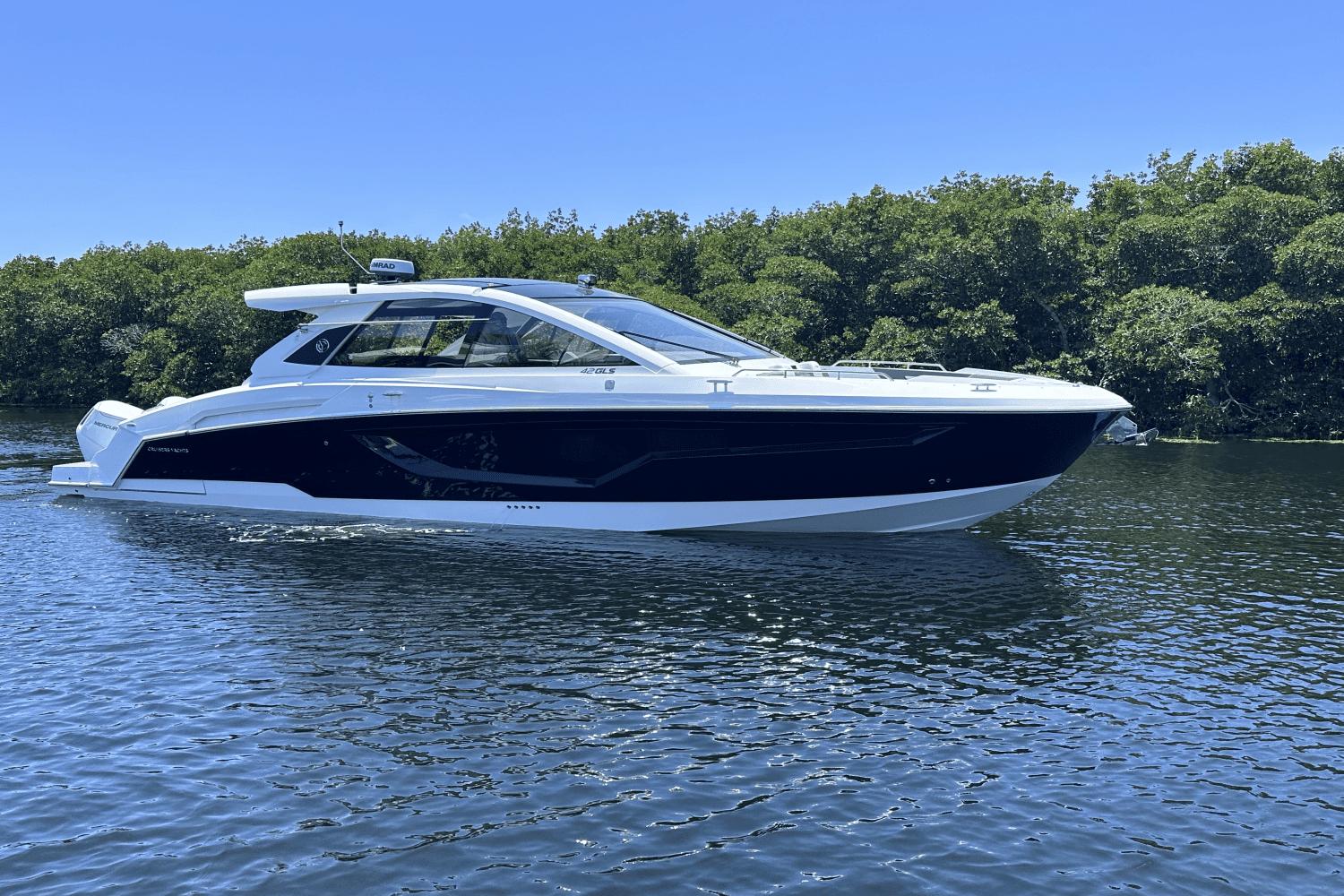 2023 Cruisers Yachts 42 GLS Outboard Runabout for sale - YachtWorld