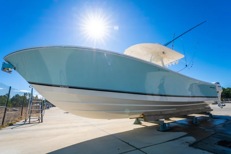  Yacht Photos Pics 2019 Regulator 34 boat on display under bright sun.