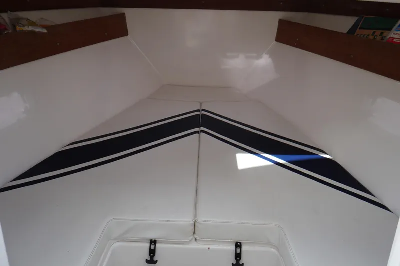 Finale Yacht Photos Pics 2004 Venture - Cabin