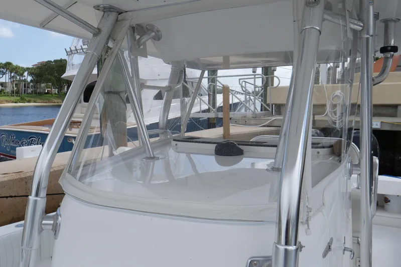 Finale Yacht Photos Pics 2004 Venture - Helm