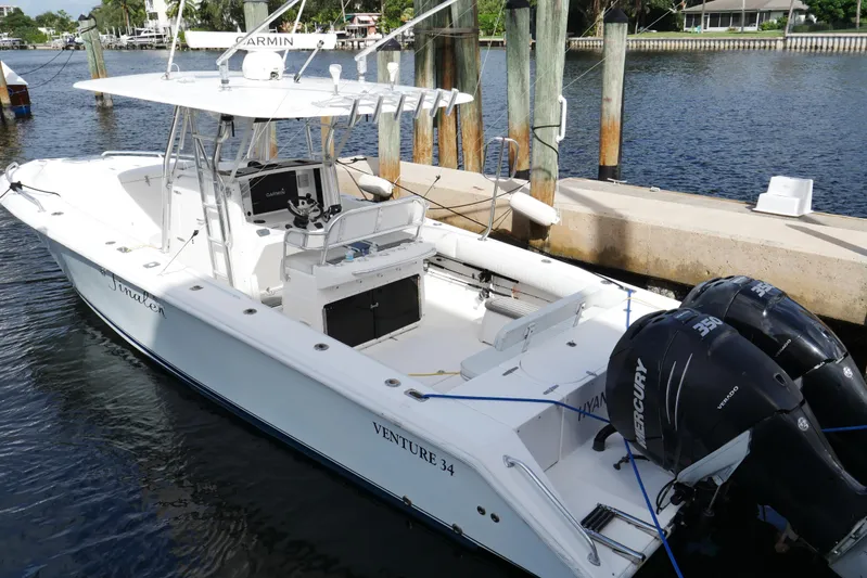 Finale Yacht Photos Pics 2004 Venture - Exterior profile on the water