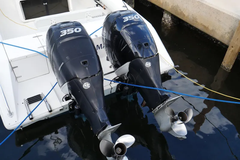 Finale Yacht Photos Pics 2004 Venture - Engines