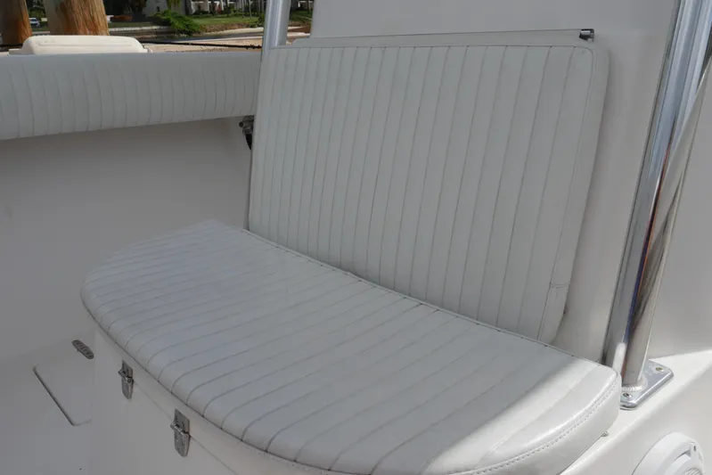 Finale Yacht Photos Pics 2004 Venture - Forward seating