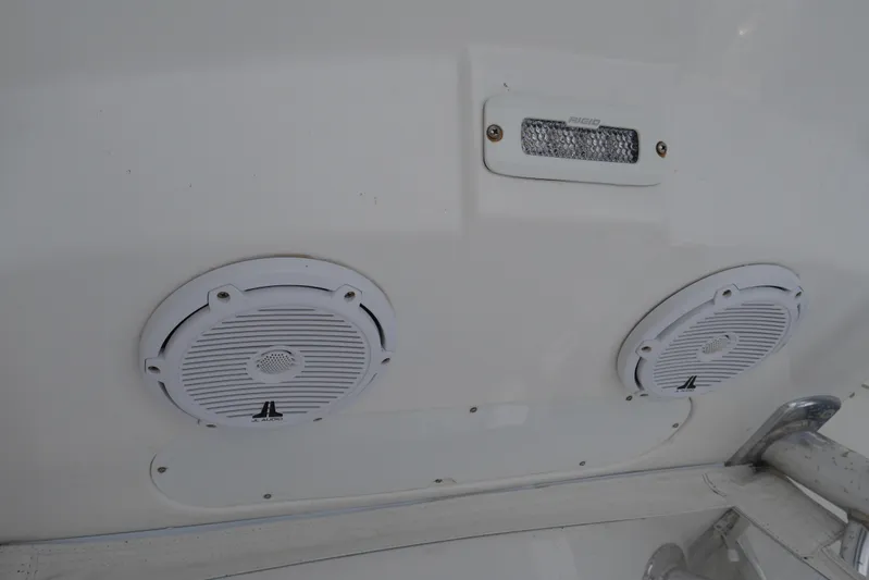 Finale Yacht Photos Pics 2004 Venture - Speakers