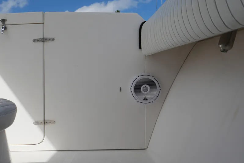 Finale Yacht Photos Pics 2004 Venture - Speaker