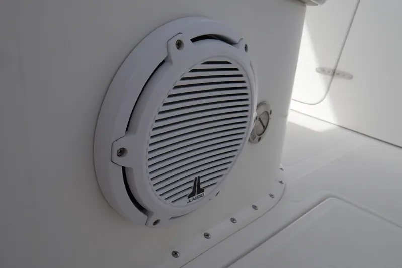 Finale Yacht Photos Pics 2004 Venture - Speakers