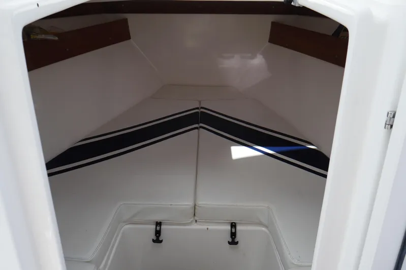 Finale Yacht Photos Pics 2004 Venture - Cabin