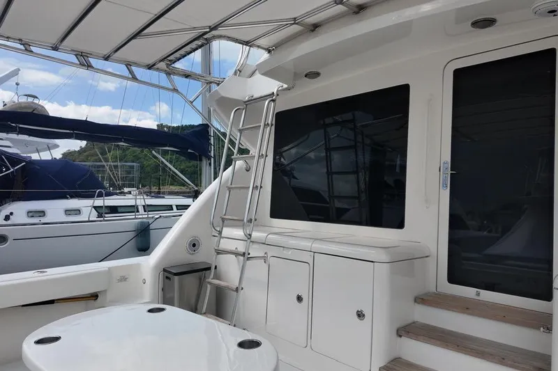  Yacht Photos Pics 2007 Bertram 510 Convertible yacht interior with ladder and seating area.