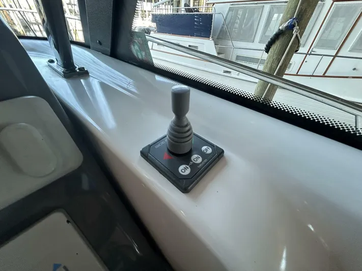 Native Dancer Yacht Photos Pics Control lever on 2002 Tiara Yachts 3800 Open boat dashboard.