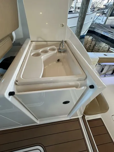 Native Dancer Yacht Photos Pics 2002 Tiara Yachts 3800 Open boat sink with cup holders and faucet.