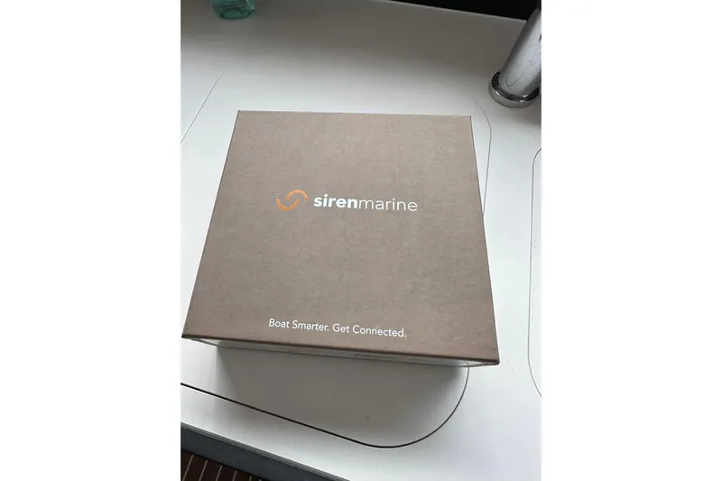 Sweet Yacht Photos Pics Brown Siren Marine box on Bavaria Virtess 420 Fly, 2017 model.