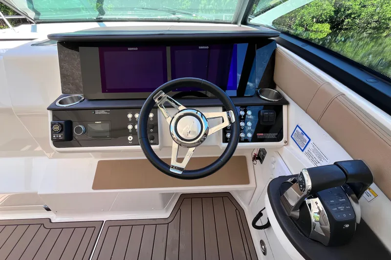 Blu Yacht Photos Pics 2020 Sea Ray Sundancer 320 Outboard helm with modern controls and dual displays.