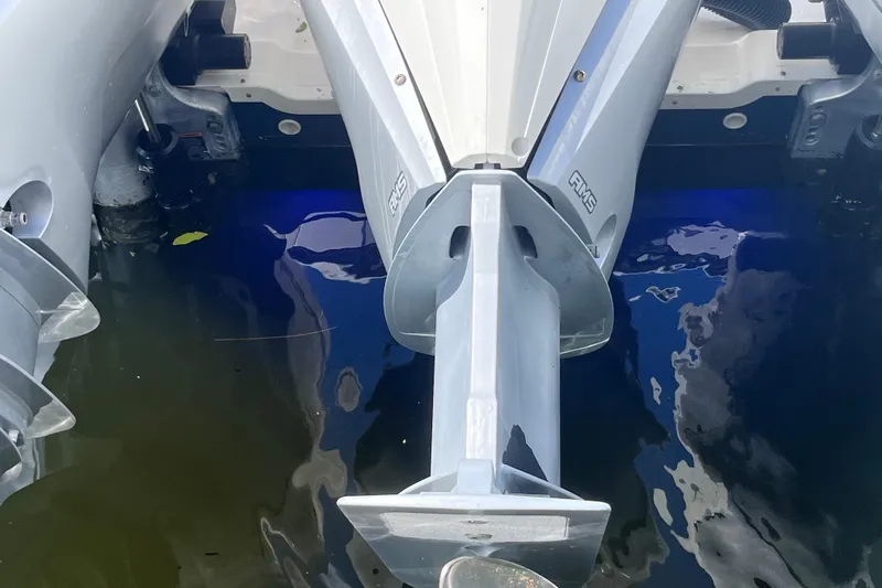 Blu Yacht Photos Pics Underwater Lights - 2020 Sea Ray Sundancer 320 Outboard