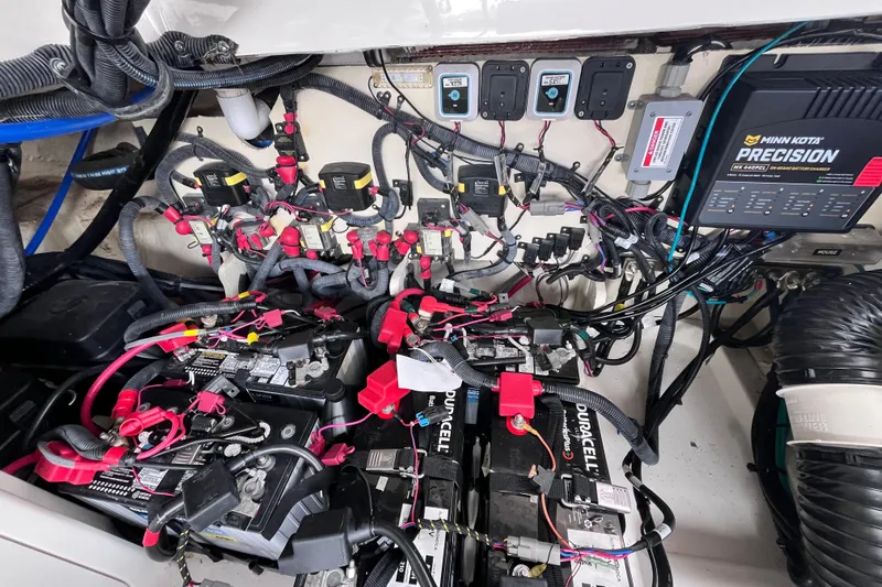 Blu Yacht Photos Pics Electrical system of a 2020 Sea Ray Sundancer 320 Outboard with batteries and wiring.